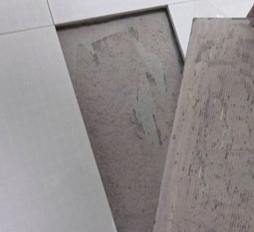 百色瓷砖空鼓维修公司分享瓷砖铺贴时如果打浆（即涂抹在瓷砖背面和基层上的砂浆或瓷砖胶）过少，会带来以下问题